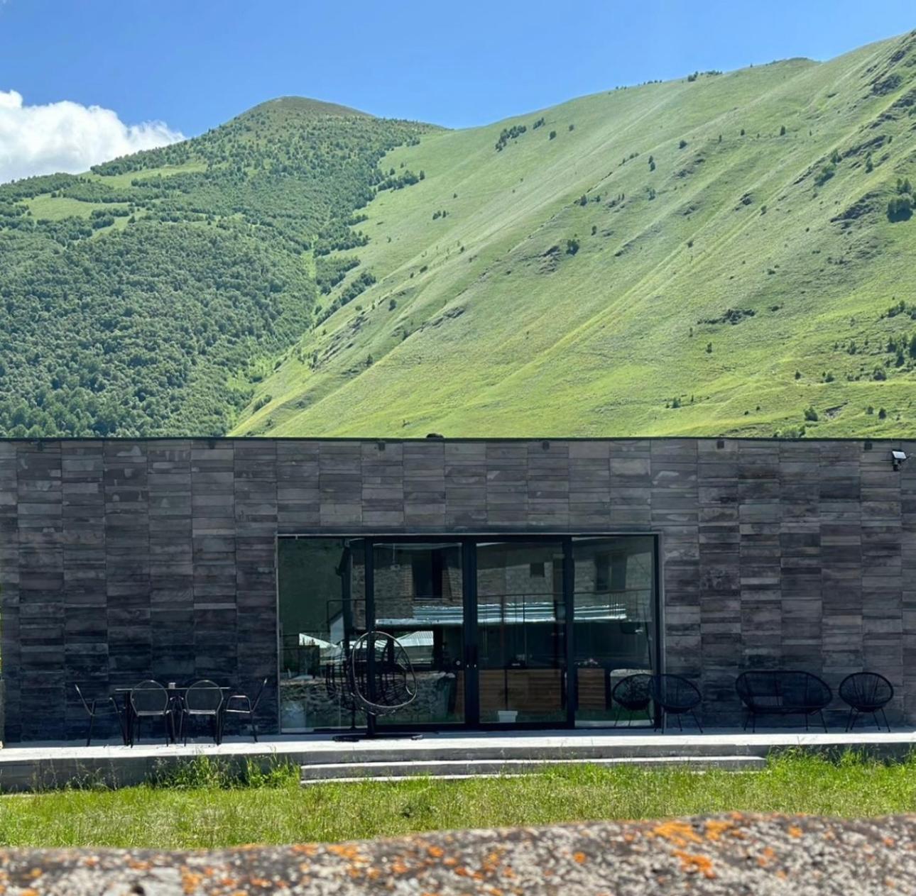 Alpine Escape Kazbegi Villa Екстериор снимка