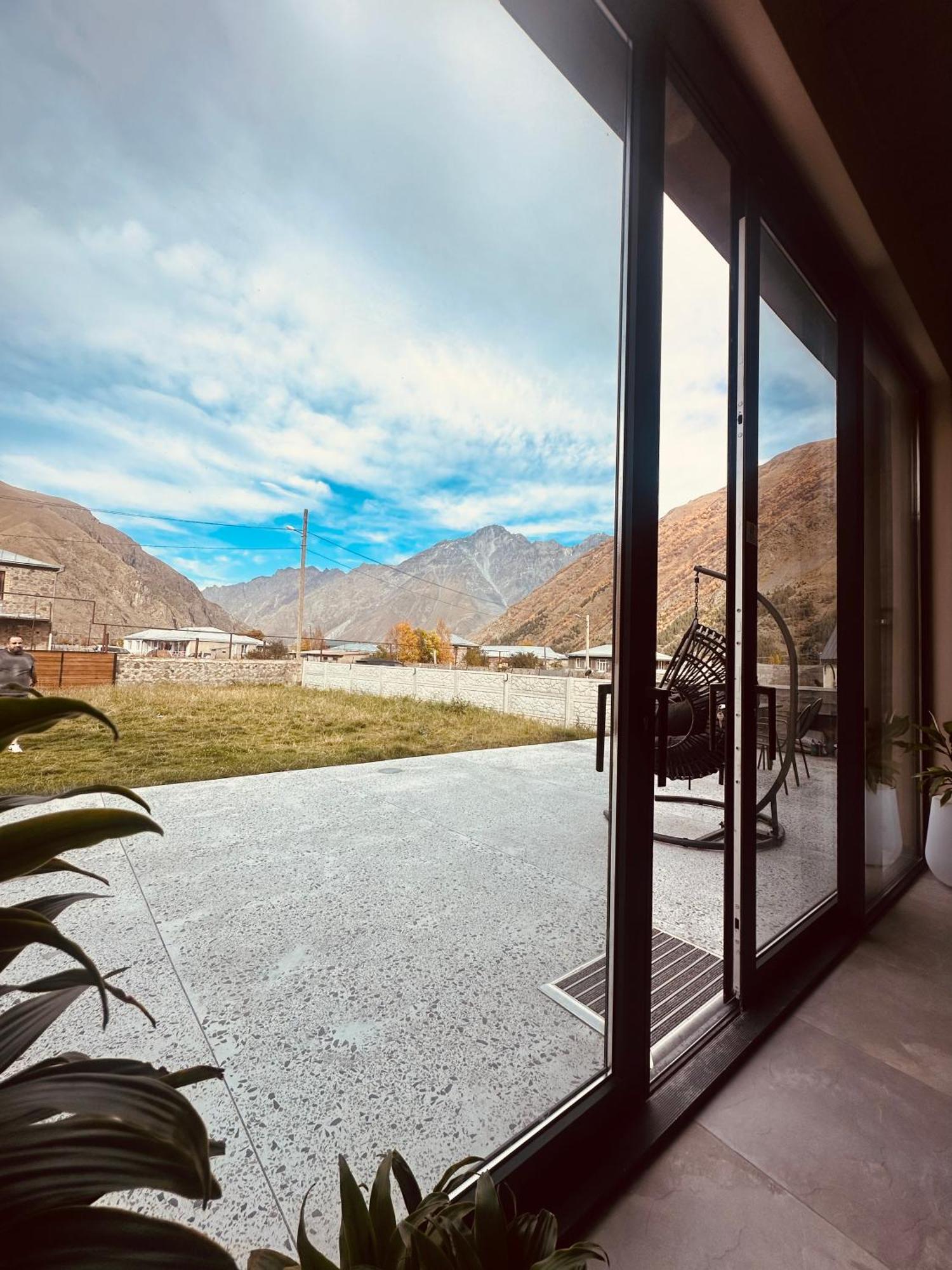 Alpine Escape Kazbegi Villa Екстериор снимка